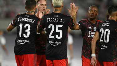 Sobrado de jugadores. Muchas variantes en el medio para River, que con los cambios acentuó su diferencia sobre Platense. Fotos: Prensa River. 