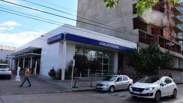Banco Patagonia tiene más de 200 puntos de atención en Argentina. Foto César Izza