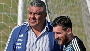 El Chiqui Tapia le deseó una pronta recuperación a Lionel Messi