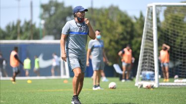 Pedro Troglio comenzará su ciclo como DT con varias bajas por coronavirus. 