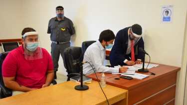 Martínez, el defensor Marazzo y el asistente letrado Narváez en la audiencia del martes. (Yamil Regules)