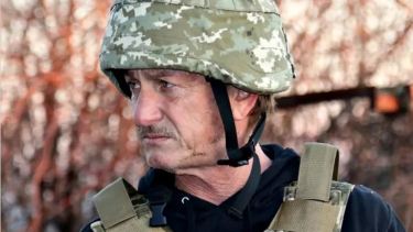 Sean Penn está en Ucrania filmando un documental durante la invasión rusa.