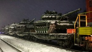 Ucrania: bombardeos y evacuaciones aumentan el temor a una invasión de Rusia