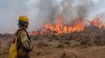 Imagen de Brigadistas de distintas provincias combaten 17 focos de incendios en Corrientes