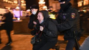Más de 1.500 detenidos en Rusia por protestas contra la guerra en Ucrania