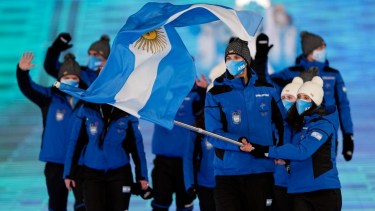Francesca Baruzzi y Franco Dal Farra, los deportistas de Bariloche abanderados de la delegación argentina. 