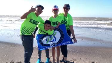 Los roquenses que participan en la concentración de Parabeach vóley en El Cóndor. Facebook