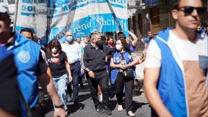 Los bancarios acordaron sumas fijas de hasta $30.000 y el sueldo mínimo superará los $130.000