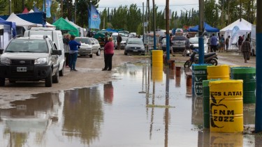 El agua generó complicaciones e inundó algunos sectores del predio. Fotos: Juan Thomes.