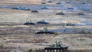 Ejercicios militares y acusaciones cruzadas de ataques en la zona de conflicto entre Rusia y Ucrania