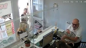 Schulman, el hombre que golpeó a una trabajadora, renunció a La Liga de los Derechos Humanos