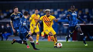 En el Diego Maradona, Barcelona goleó a Napoli y avanza en la Europa League