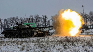 El Ministerio de Defensa ruso difundió imágenes de entrenamientos militares en la región de Leningrado. 