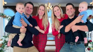 Dos pares de gemelos se pusieron en pareja entre sí y sus hijos son primos y hermanos a la vez
