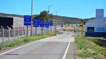Imagen de Los camiones circulan por la Ruta 22 sin que se controle el peso de su  carga