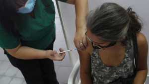 Importante baja de contagios y muertos por coronavirus en el país