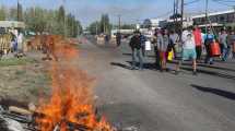 Imagen de Continúa el corte de la Ruta 65 en Roca para evitar el desalojo de la Cooperativa 1° de Mayo