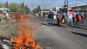 Continúa el corte de la Ruta 65 en Roca para evitar el desalojo de la Cooperativa 1° de Mayo