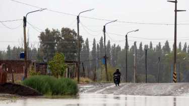 La lluvia generó complicaciones en el sector norte de la ciudad. Foto Juan Thomes.