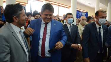 El jefe comunal se rodeó de aliados y simpatizantes. Foto: Yamil Regules.