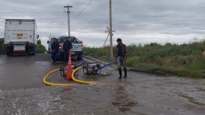Las lluvias siguen, pero habrá un día peor que los demás en Neuquén y Río Negro