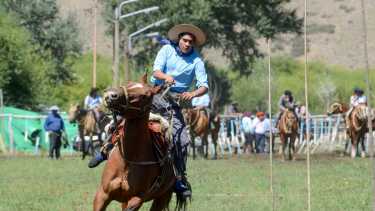 puesteritos y gaucho joven, fiesta del puestero, junin de los andes, san martin de los andes, 2022, febrero, patricio rodriguez