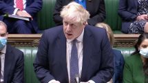 Imagen de Renuncian dos consejeros de Boris Johnson por el escándalo de las fiestas durante el aislamiento