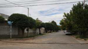 Intento de femicidio en Cervantes: pudo escapar del agresor, pero le disparó en la cabeza en la calle