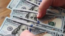 Imagen de El dólar oficial cerró a $112,88 y los dólares bursátiles operan con altibajos