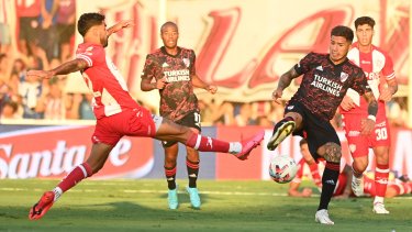Enzo Fernández no se pudo hacer patrón en el medio. River iguala con Unión en Santa Fe. 