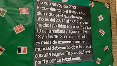 El mensaje fue pegado en uno de los pizarrones del colegio y se viralizó rápidamente.