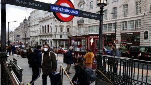 Inglaterra: dejarán de exigir el aislamiento de los positivos en coronavirus