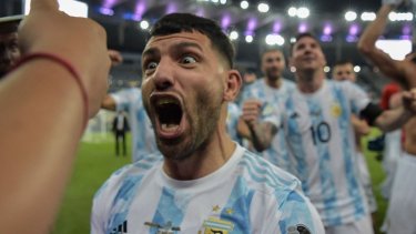 El Kun aseguró que recibió un llamado de Lionel Scaloni e indicó que podría sumarse al cuerpo técnico de la Selección.