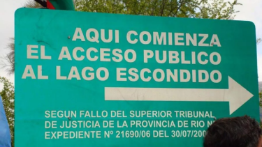 El fallo del STJ confirma que el acceso al lago Escondido, quedó dentro de la estancia del multimillonario inglés Joe Lewis, será por un sendero de montaña que cedió el magnate en carácter de servidumbre de paso. (Foto de archivo)