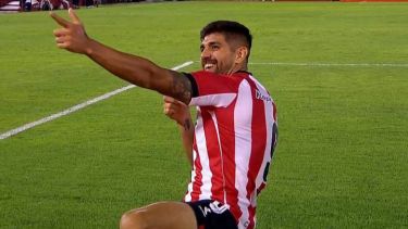 Lejos de arrepentirse, el futbolista dijo que el festejo fue para su padre.-