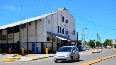 El tres de marzo se conocerán las ofertas para remodelar la terminal de colectivos de Regina. (Foto Néstor Salas)
