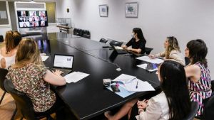 Funcionarias se reúnen para fortalecer la recuperación económica igualdad de género