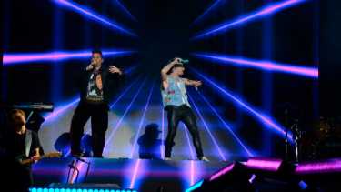 MAu y Ricky llegarona  la ciudad alrededor de las ocho. Foto: Yamil Regules.