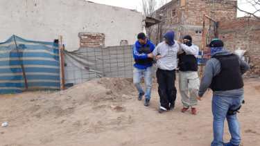 Persiguera, una de las veces que fue recapturado luego de sus fugas. Es la víctima fatal.