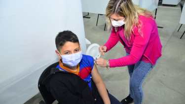 Refuerzan la vacunación para adolescentes en Regina