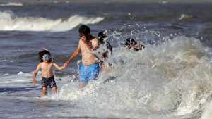 El Cóndor, donde el mar se abraza con el río, la playa elegida esta temporada