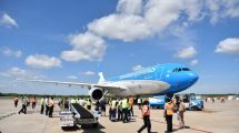 Imagen de Aerolíneas Argentinas extiende el plazo para que compres pasajes en cuotas sin interés: combinalo con Hot Sale