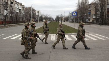 Las fuerzas armadas de Rusia superan holgadamente en número y potencia de fuego a las de Ucrania. Foto: AFP-Télam 