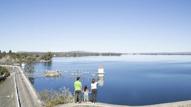 La ubicación del Complejo de Embalse, Córdoba es excelente, el entorno del Lago y las sierras son inmejorables.