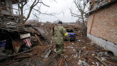 A una semana del inicio de la invasión rusa a Ucrania, ambos gobiernos anunciaron la cantidad de bajas. (AP Photo/Vadim Ghirda)
