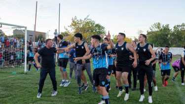 La Academia se sacó la espina este año y celebró su primer título de la Confluencia. (Foto: Juan Thomes)
