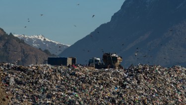 El intendente Gennuso tiene un plan de licitar la gestión de la basura en Bariloche pero ya hay reparos de la oposición. Archivo