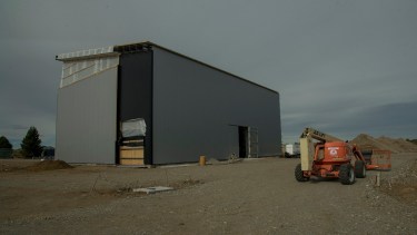 La empresa estatal Invap, es pionera y ya construye un galpón en el Parque Productivo, Tecnológico e Industrial de Bariloche. Foto: Marcelo Martinez