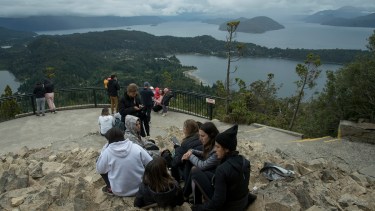 En marzo el nivel de reservas turísticas en Bariloche llega al 50%, cifras buenas para la baja temporada. Foto: Marcelo Martinez