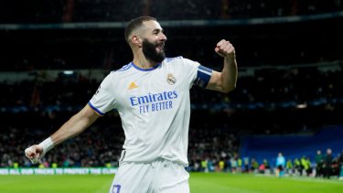 Karim Benzema y una de las mejores noches de su vida. Real Madrid se quedaba afuera y el '9' metió un triplete. 
